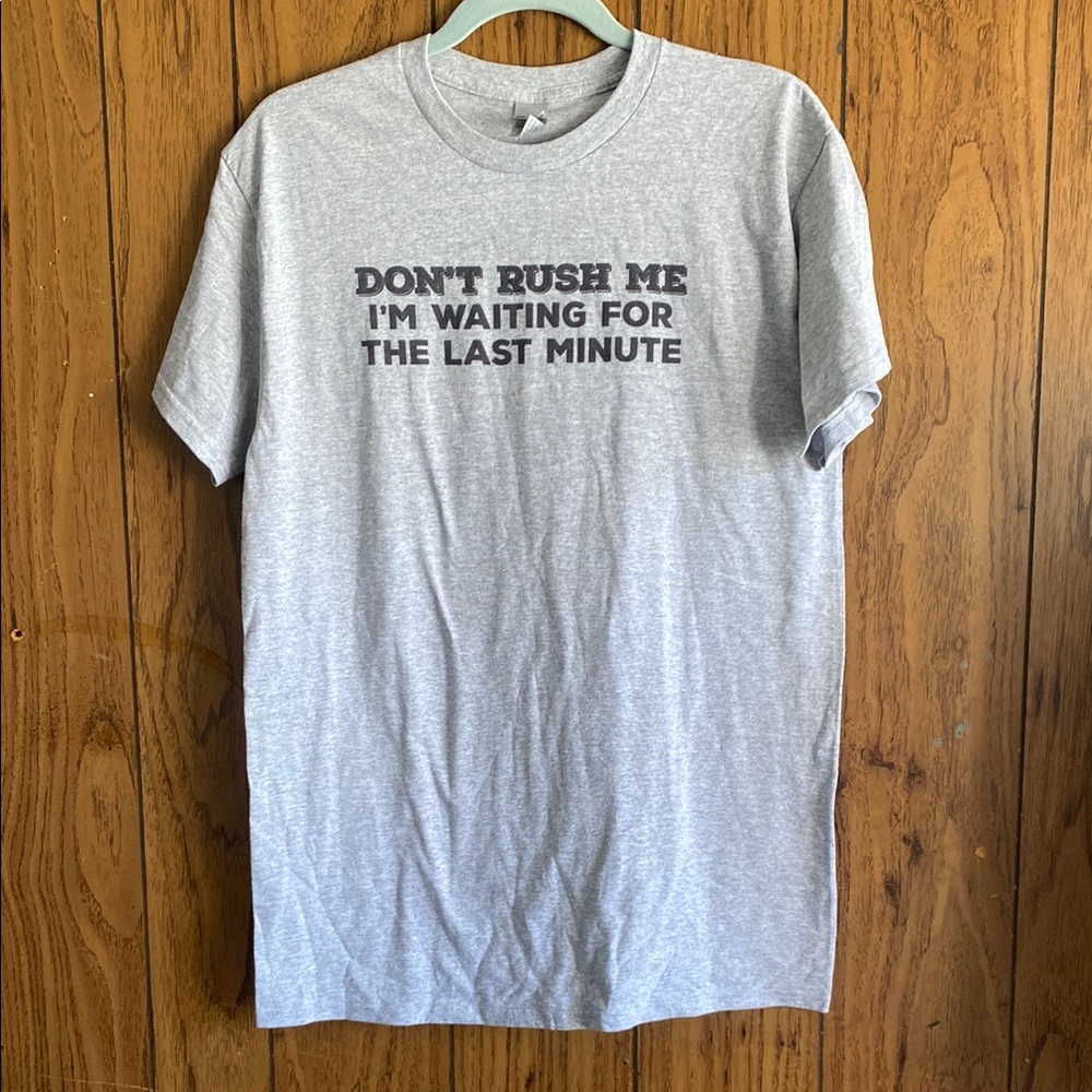 Gildan Gray Funny Graphic Tee “Don’t Rush Me” Men’s Medium